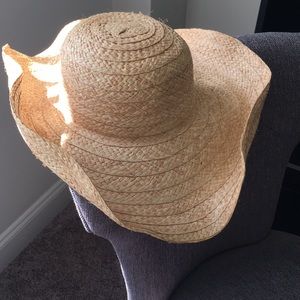 Straw hat excellent condition